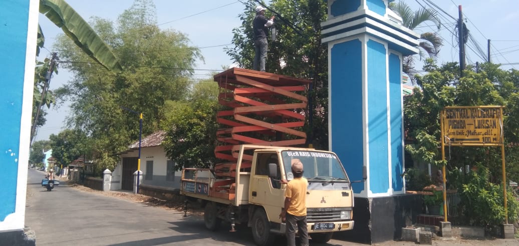 Proses Pemasangan PJU RW 02 
